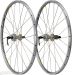 La Crossride UB Disc � compatibile con i due sistemi di frenata esistenti: una superficie di frenata rettificata su cerchio per i freni V-brake e mozzi predisposti per dischi dei freni 

Una ruota MAVIC polivalente, solida e leggera - Buon punto di partenza per la competizione CrossCountry o per del semplice escursionismo - Utilizza un normalissimo cerchio con bussole in alluminio 6106.

-Pesi : Front : 910 g / rear : 1060 g.
Cerchi anodizzati neri con pista frenante UB control - per freni a disco tipo 6 fori  e v-brake. 

